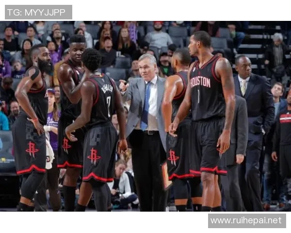 哈登与足球明星同框合影展现跨界友谊与运动魅力的精彩瞬间