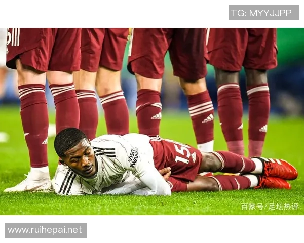 足球明星光屁股引发热议网友热评背后故事与社会影响