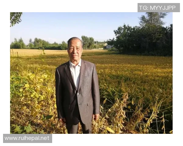 香港足球明星队赛后欢聚一堂共享美食情谊共庆胜利时刻