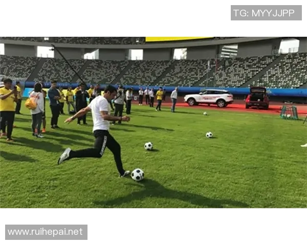 足球明星挑战开瓶盖视频引发热潮网友纷纷模仿创意无限